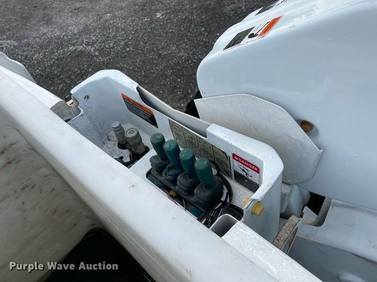 image for item LV9097 2008 International 4300  bucket truck