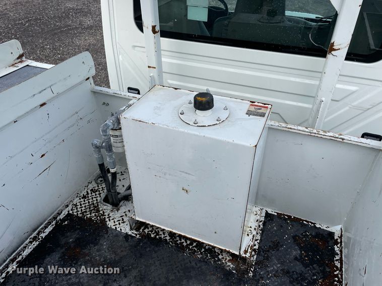 image for item LV9097 2008 International 4300  bucket truck