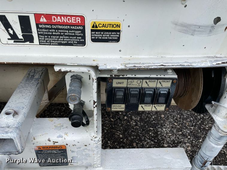 image for item LV9097 2008 International 4300  bucket truck