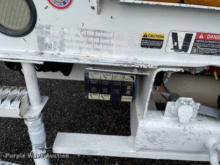 image for item LV9097 2008 International 4300  bucket truck