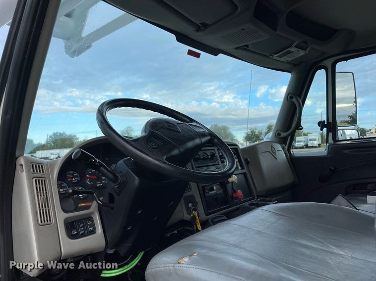 image for item LV9097 2008 International 4300  bucket truck