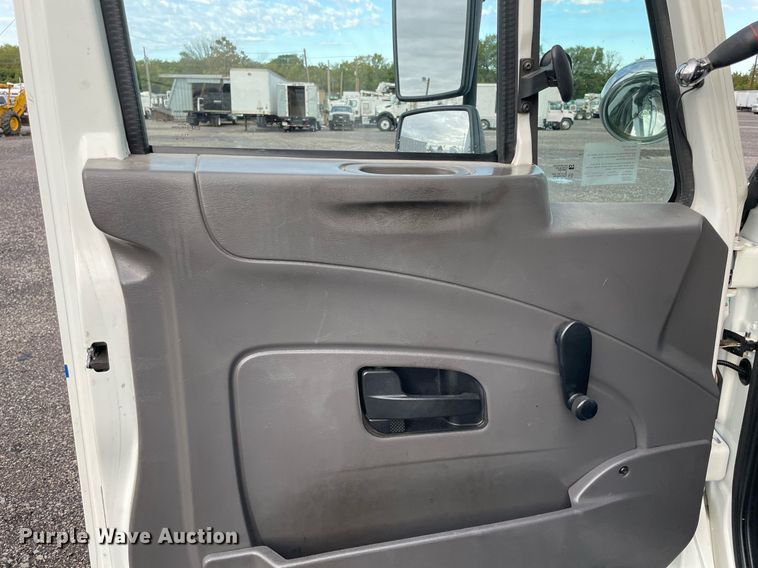 image for item LV9097 2008 International 4300  bucket truck