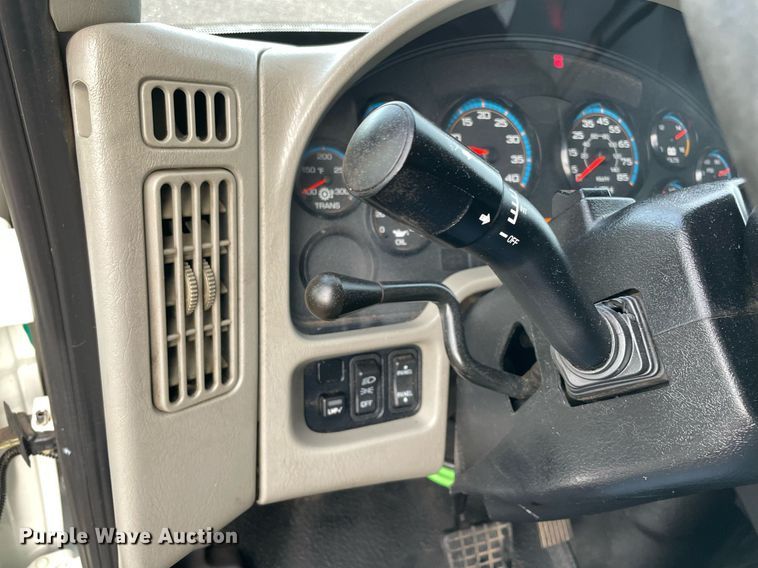 image for item LV9097 2008 International 4300  bucket truck