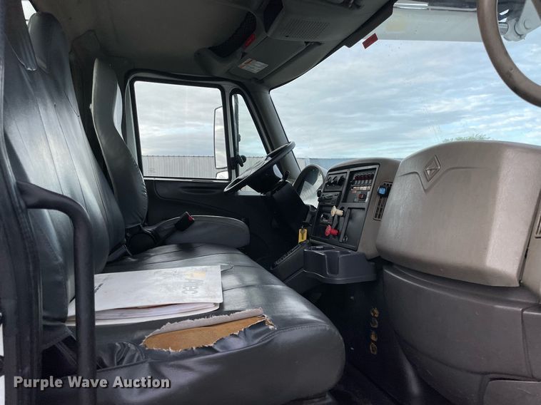 image for item LV9097 2008 International 4300  bucket truck