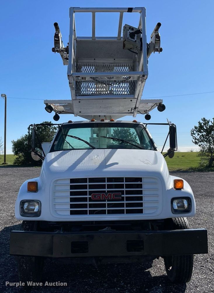 image for item LV9105 1999 GMC C7  bucket truck