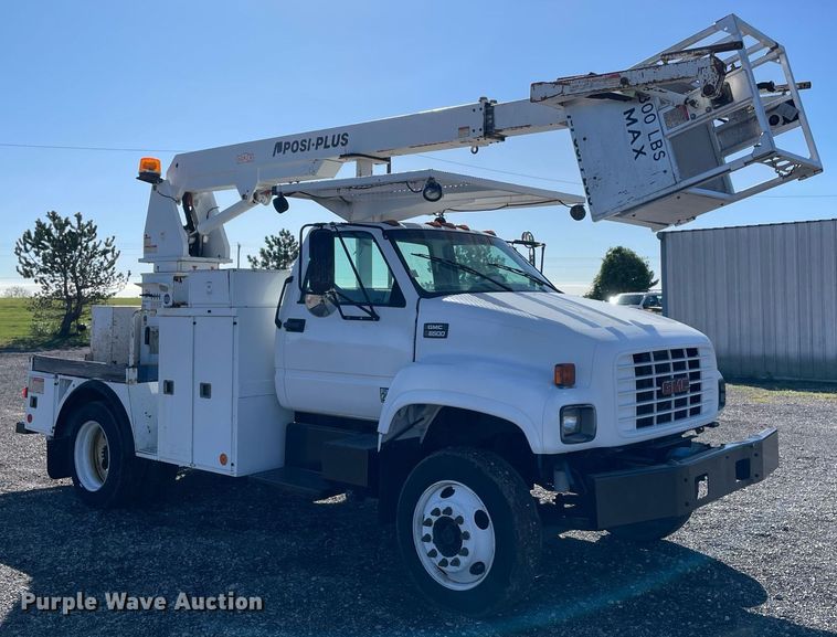 image for item LV9105 1999 GMC C7  bucket truck
