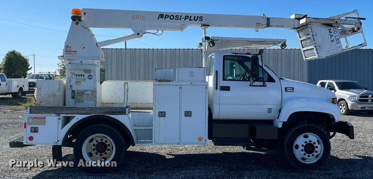 image for item LV9105 1999 GMC C7  bucket truck