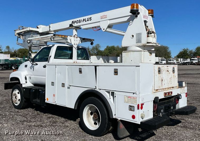 image for item LV9105 1999 GMC C7  bucket truck