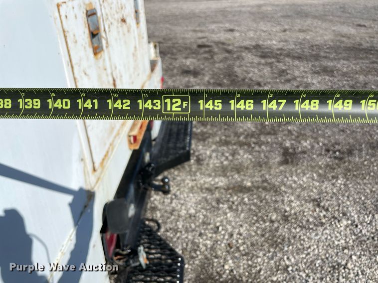 image for item LV9105 1999 GMC C7  bucket truck