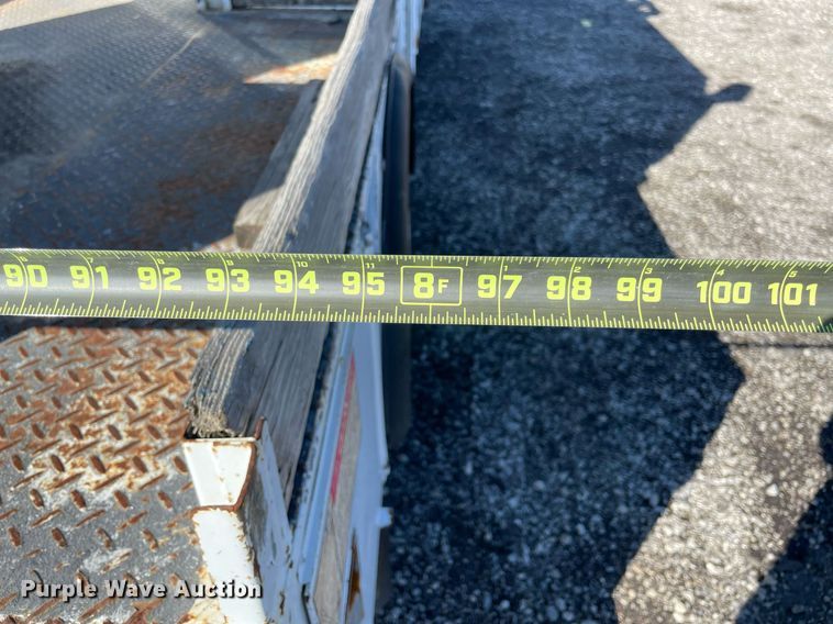 image for item LV9105 1999 GMC C7  bucket truck