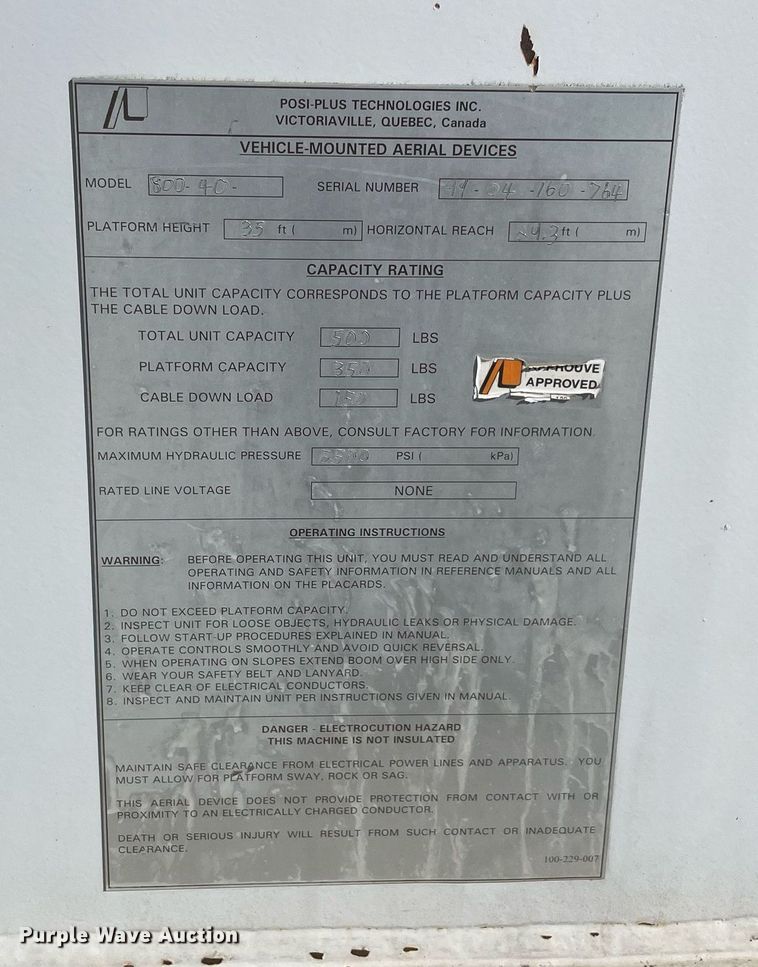 image for item LV9105 1999 GMC C7  bucket truck