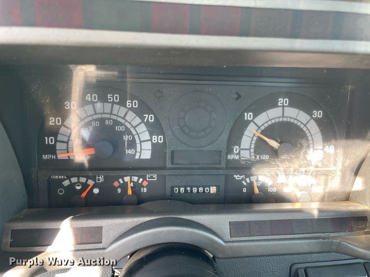 image for item LV9105 1999 GMC C7  bucket truck