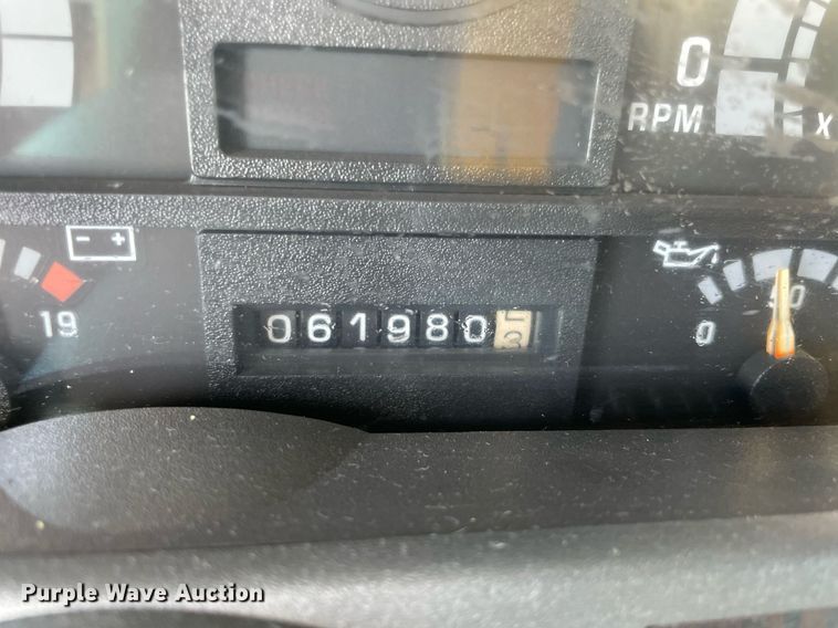 image for item LV9105 1999 GMC C7  bucket truck