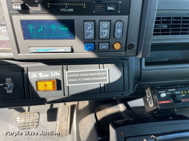 image for item LV9105 1999 GMC C7  bucket truck