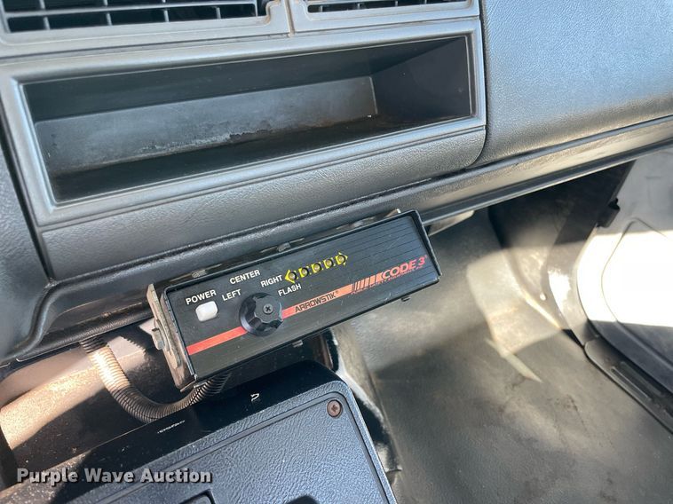 image for item LV9105 1999 GMC C7  bucket truck