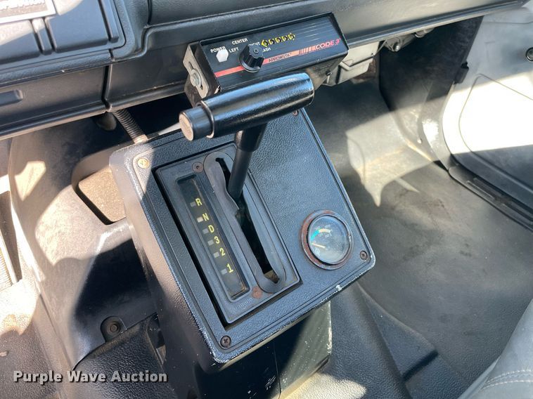 image for item LV9105 1999 GMC C7  bucket truck