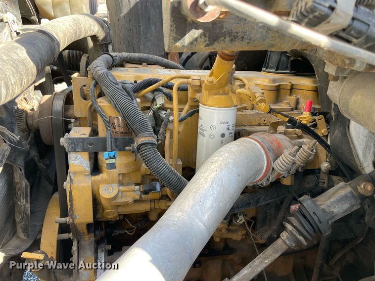 image for item LV9105 1999 GMC C7  bucket truck