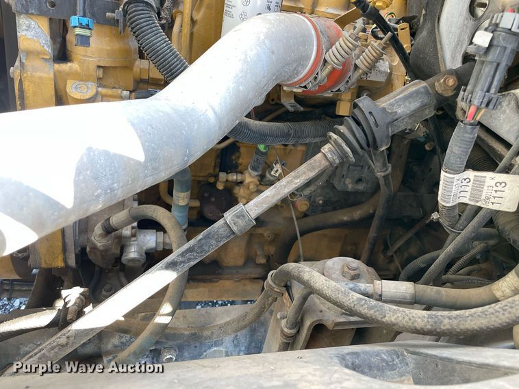 image for item LV9105 1999 GMC C7  bucket truck