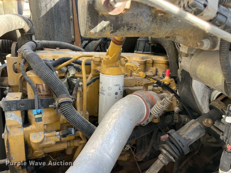 image for item LV9105 1999 GMC C7  bucket truck