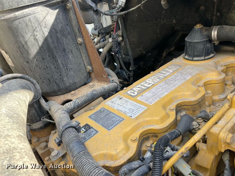 image for item LV9105 1999 GMC C7  bucket truck