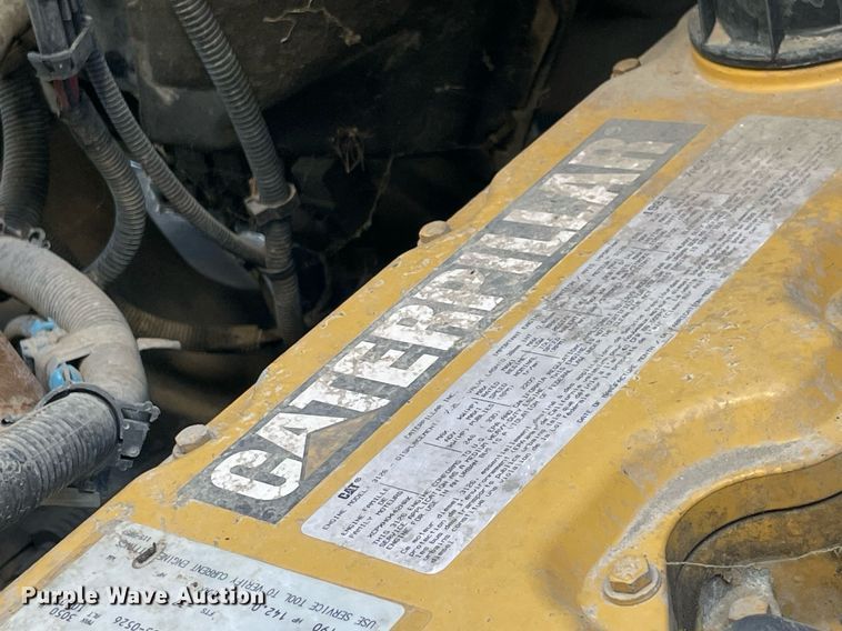 image for item LV9105 1999 GMC C7  bucket truck