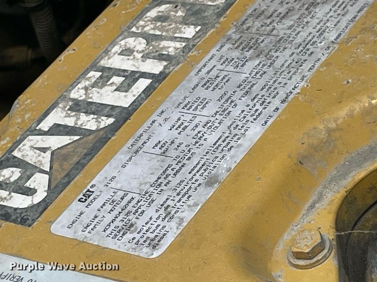 image for item LV9105 1999 GMC C7  bucket truck