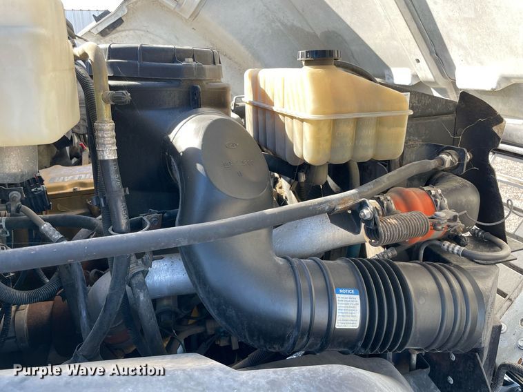 image for item LV9105 1999 GMC C7  bucket truck