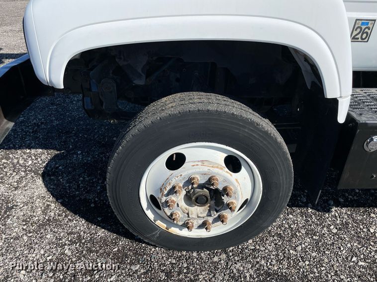 image for item LV9105 1999 GMC C7  bucket truck