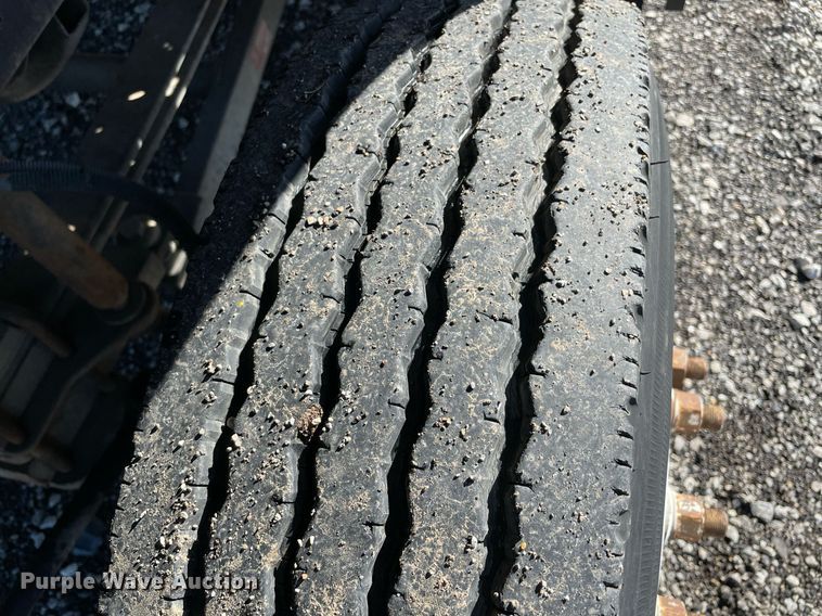 image for item LV9105 1999 GMC C7  bucket truck