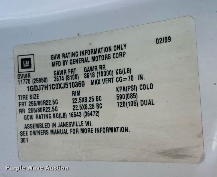 image for item LV9105 1999 GMC C7  bucket truck