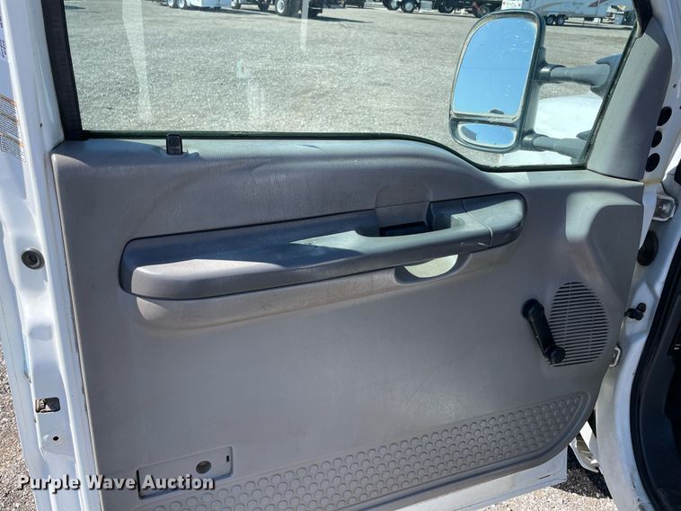 image for item LV9110 1999 Ford F550  utility / service truck