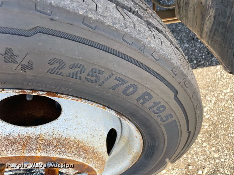 image for item LV9110 1999 Ford F550  utility / service truck