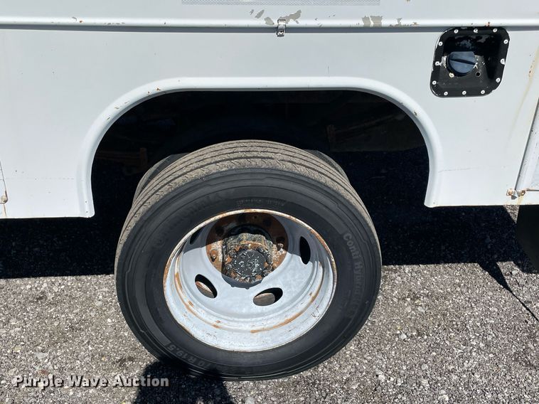 image for item LV9110 1999 Ford F550  utility / service truck