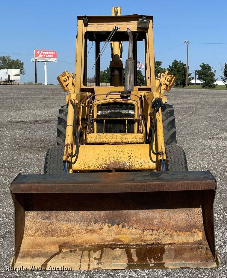 image for item LV9121 Ford 340B  backhoe
