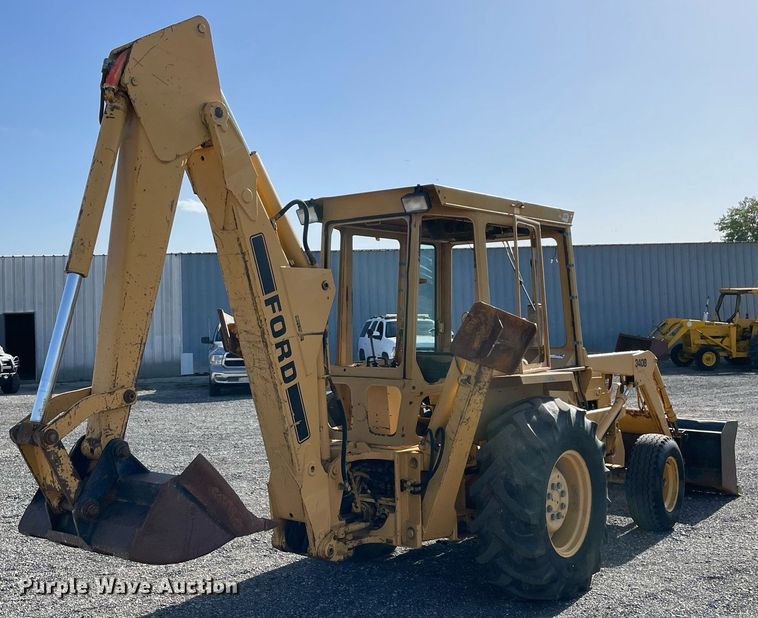 image for item LV9121 Ford 340B  backhoe