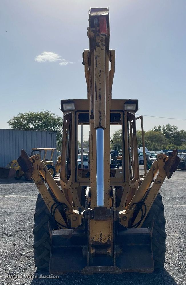 image for item LV9121 Ford 340B  backhoe