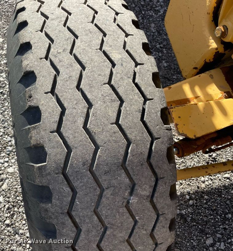 image for item LV9121 Ford 340B  backhoe