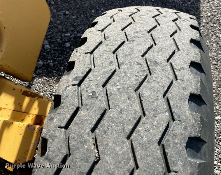 image for item LV9121 Ford 340B  backhoe