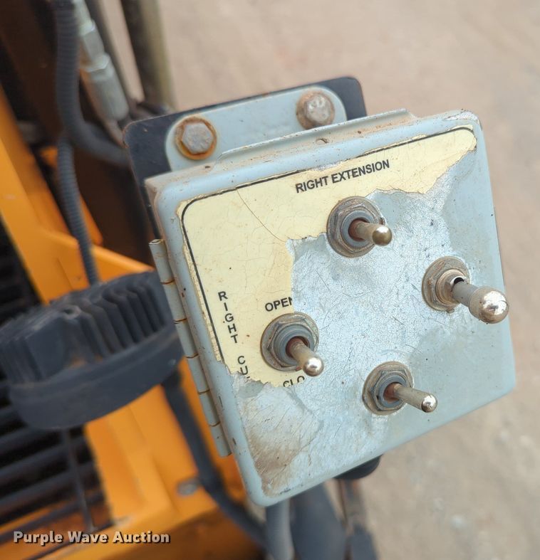 image for item LY9437 2018 Lee Boy 8520  paver