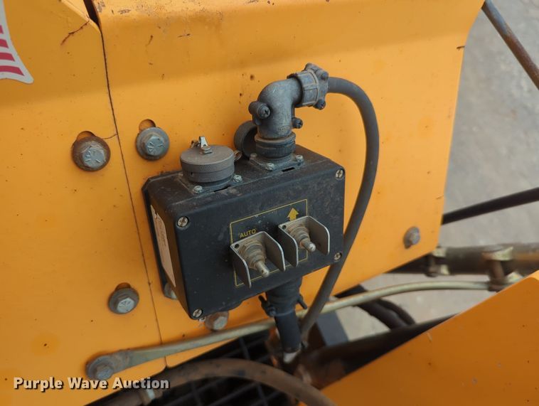 image for item LY9437 2018 Lee Boy 8520  paver