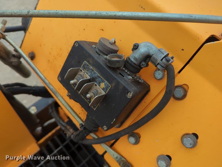 image for item LY9437 2018 Lee Boy 8520  paver