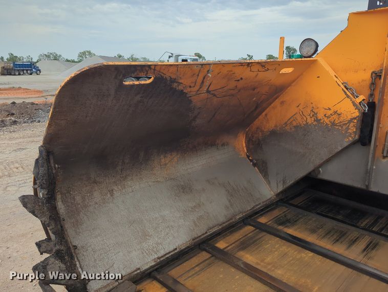 image for item LY9437 2018 Lee Boy 8520  paver