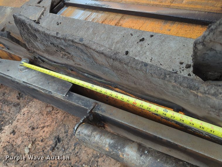 image for item LY9437 2018 Lee Boy 8520  paver