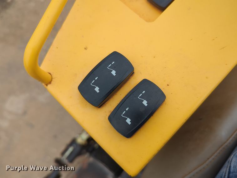 image for item LY9438 2020 Carlson CP130  paver