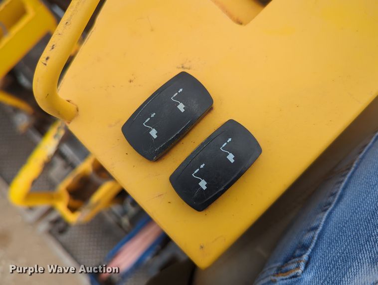 image for item LY9438 2020 Carlson CP130  paver