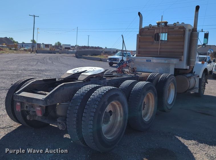 image for item LY9440 2003 Kenworth T800  semi truck