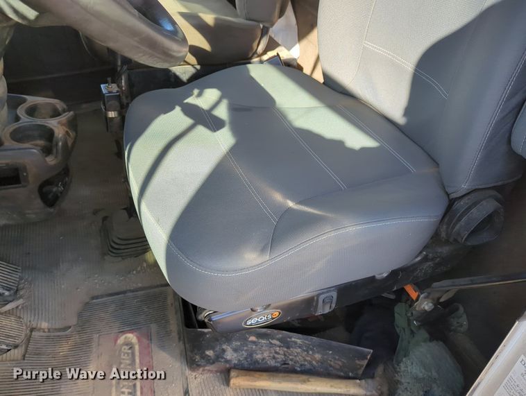 image for item LY9440 2003 Kenworth T800  semi truck