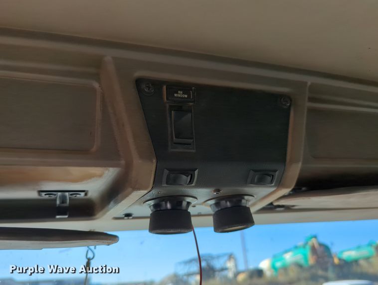 image for item LY9440 2003 Kenworth T800  semi truck