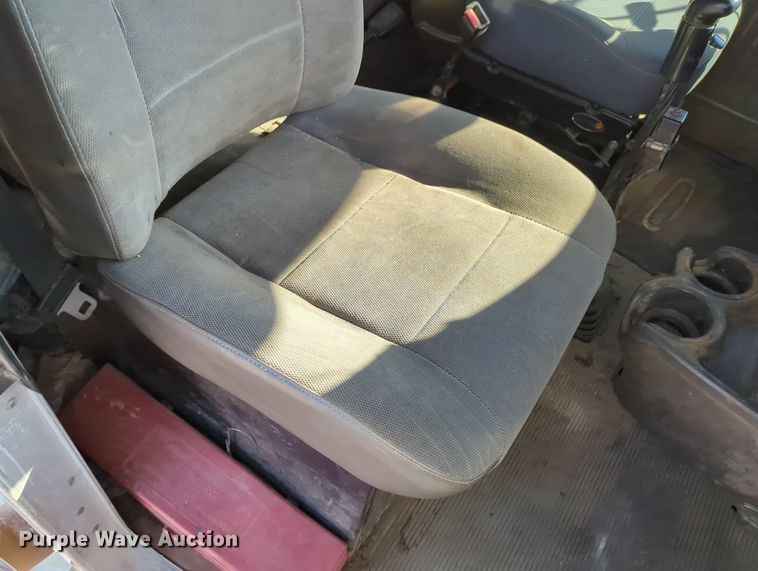 image for item LY9440 2003 Kenworth T800  semi truck