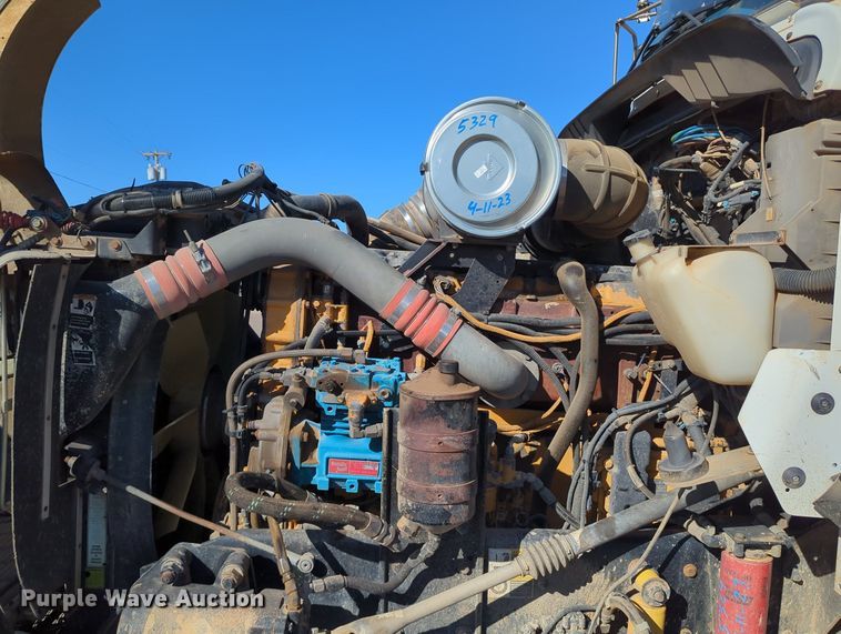 image for item LY9440 2003 Kenworth T800  semi truck